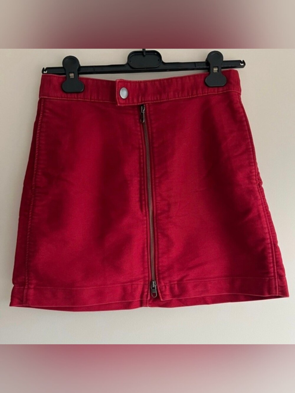 50%off🎊Uniqlo Red Front-Zip Mini Skirt 100% Cotton